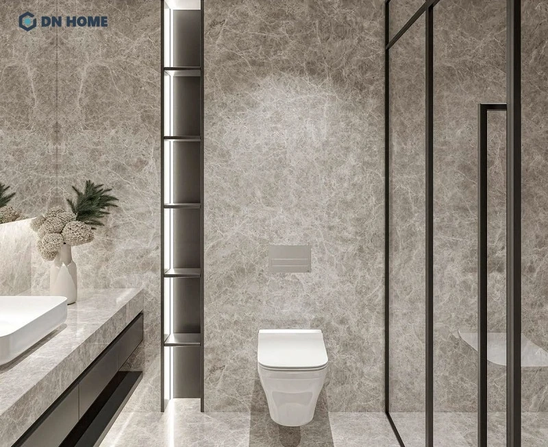 Phòng tắm thiết kế đơn giản, thiết kế ánh sáng thông minh tạo nên không gian thư giãn đẳng cấp
