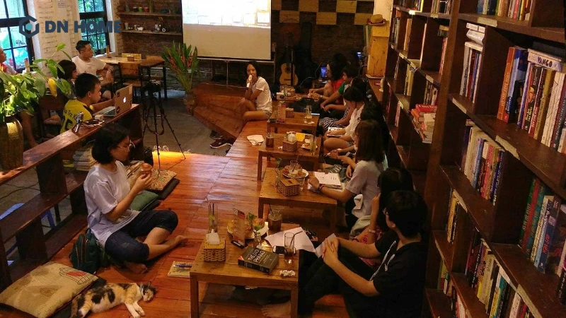 Không gian ấm cúng và thoải mái mà quán cafe sách mang lại cho khách hàng mỗi lần ghé đến