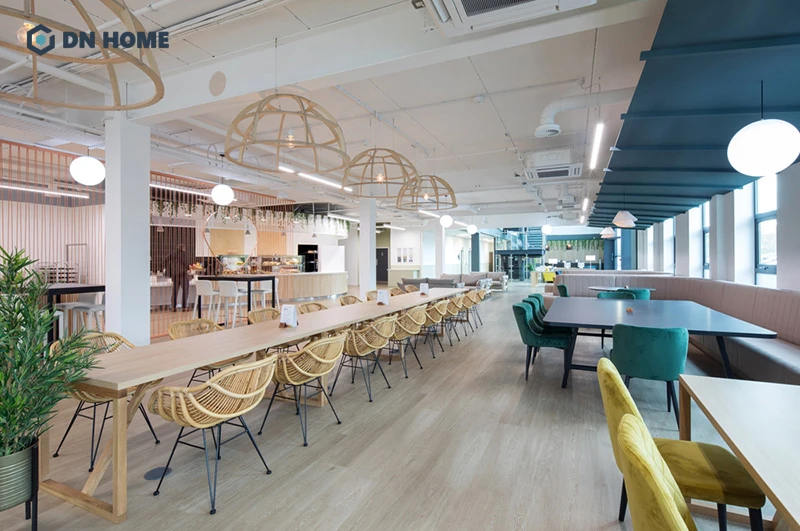 Nên chọn vật liệu tiêu âm và tận dụng tối đa ánh sáng tự nhiên khi thiết kế quán cafe văn phòng