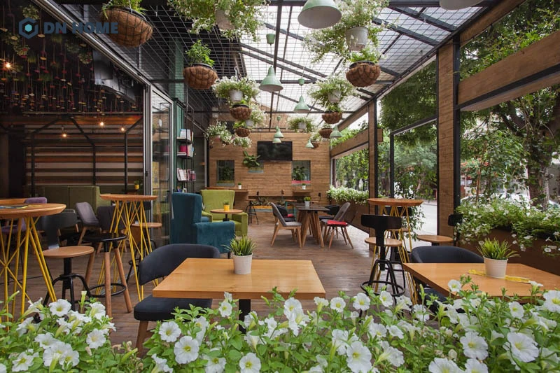 Cần tận dụng tối đa ánh sáng tự nhiên khi thiết kế quán cafe sân vườn