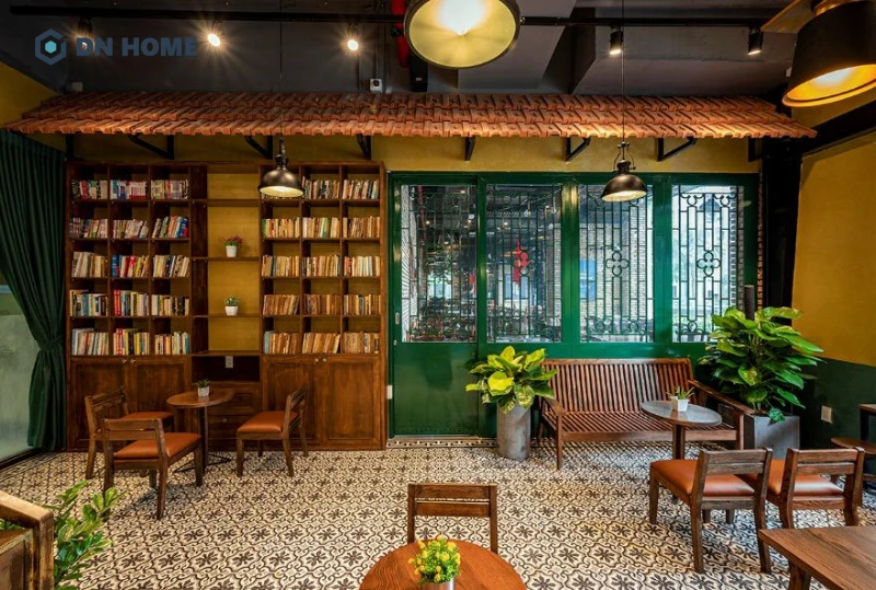 Bên trong quán cafe phong cách Vintage ưu tiên sử dụng hệ thống đèn vàng ấm cúng, hoài niệm