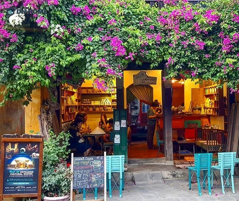 Không gian quán cafe phong cách Hội An mang đậm nét hoài cổ