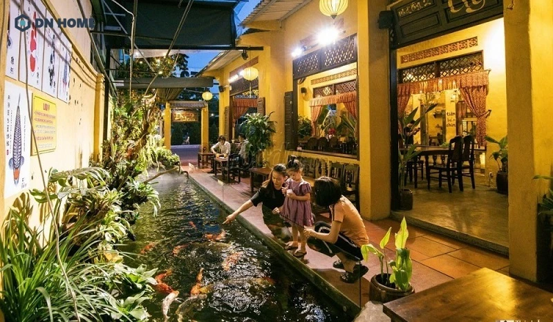 Thiết kế quán cafe phong cách Hội An có trang trí tiểu cảnh độc đáo, đẹp mắt