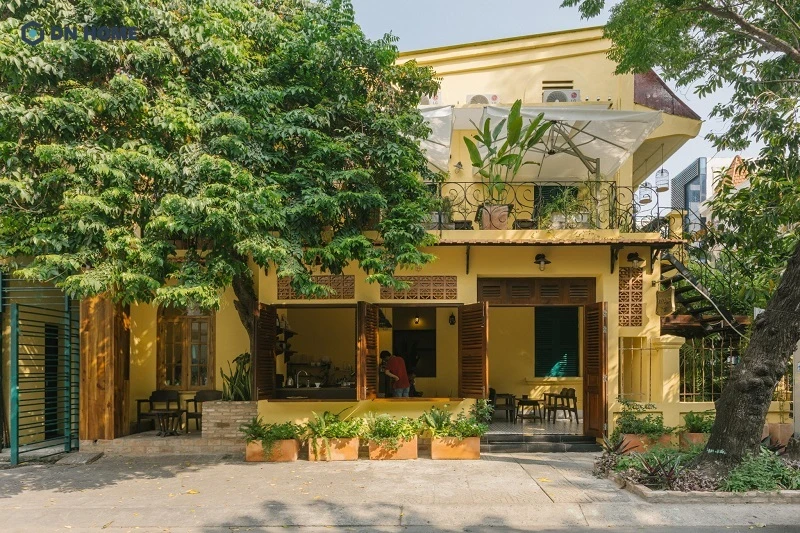 Quán cafe phong cách Hội An với phần mặt tiền mang cảm giác hoài niệm, yên bình khó tả