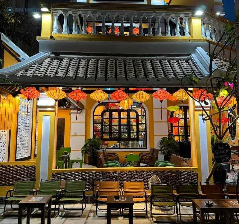 Cần chú ý đến những yếu tố cơ bản trong cách trang trí, ánh sáng,...khi thiết kế quán cafe phong cách Hội An để tạo nên không gian đẹp mắt