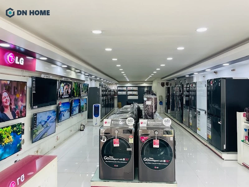 Cửa hàng điện máy quy mô nhỏ nên ưu tiên các gam màu sáng để giúp không gian trông rộng rãi, thoáng đãng hơn