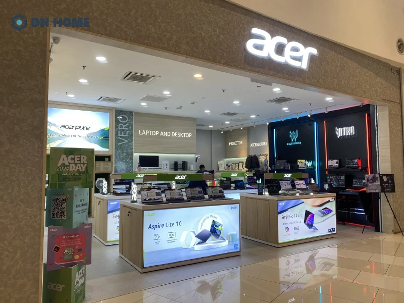 Thiết kế showroom máy tính theo phong cách High-tech tạo điểm nhấn mạnh mẽ với hệ thống đèn, màn hình LED