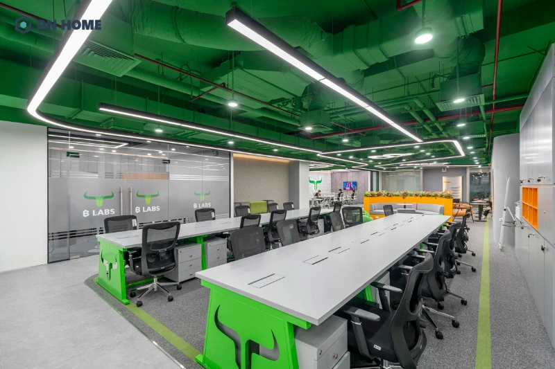 Văn phòng 300m2 không gian mở tạo nên môi trường làm việc thoáng đãng, thoải mái