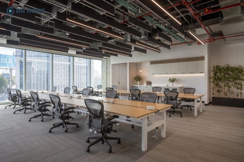 Văn phòng 300m2 có diện tích lý tưởng để bố trí không gian làm việc khoa học cho 30-50 nhân sự