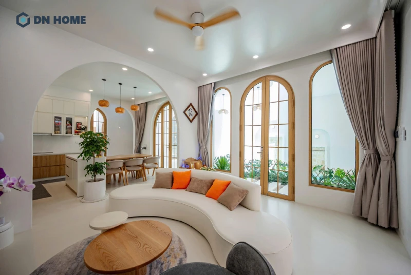 Mẫu vòm cửa sổ được làm từ khung gỗ tạo cảm giác gần gũi với thiên nhiên