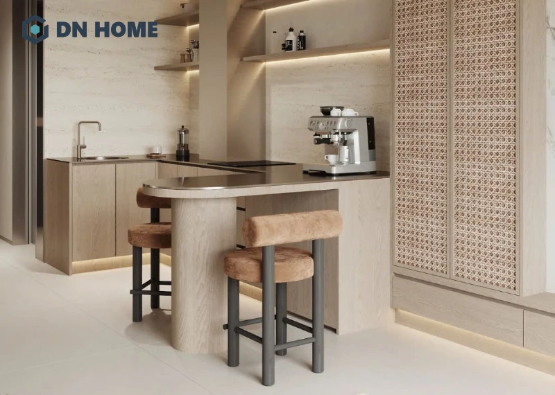 Mẫu tủ bếp gỗ chữ U thiết kế đơn giản, nhỏ gọn theo phong cách Wabi Sabi