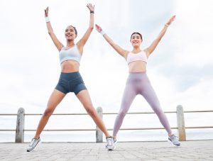 Bài tập giảm mỡ đùi Jumping Jacks