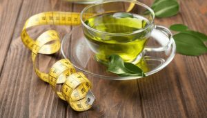Uống nước trà xanh để giảm cân