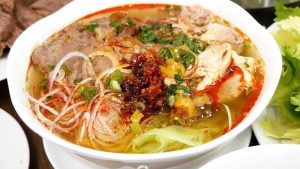 Bún bò là món ăn có nguồn gốc từ xứ Huế với hương vị thơm ngon