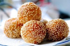 Bánh rán là món ăn thơm ngon hấp dẫn được nhiều người yêu thích