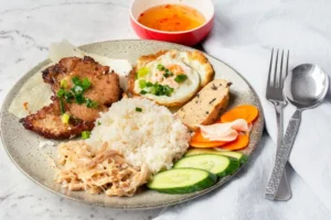 Dĩa cơm sườn bao nhiêu calo: chi tiết từng loại