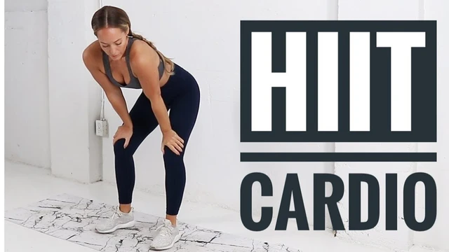 HIIT (High-Intensity Interval Training) là tập cardio xen kẽ giữa những đợt cường độ cao và đợt phục hồi nhẹ hơn.