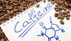 Chất cafein có tác dụng gì? Đây là chất kích thích hệ thần kinh trung ương giúp tăng tỉnh táo, giảm mệt mỏi và cải thiện khả năng tập trung.
