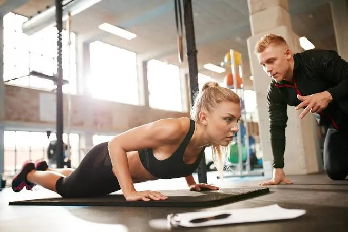 Tập gym liên tục không nghỉ có thể khiến cơ thể quá tải, giảm khả năng phục hồi và tăng nguy cơ chấn thương.