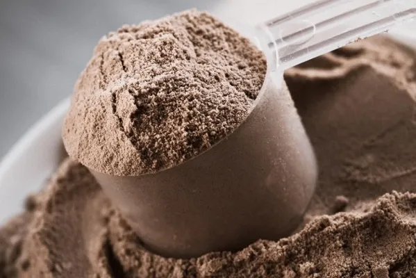 Bột whey protein được chiết xuất từ đâu?