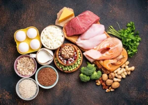 Các nhóm thực phẩm giàu protein, carbohydrate và chất béo giúp cung cấp năng lượng, hỗ trợ cân bằng dinh dưỡng khi giảm cân.