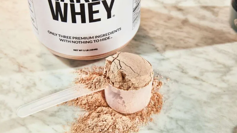 Bột whey protein là gì? Đây là nguồn đạm chất lượng cao từ váng sữa, được tách và cô đặc trong quá trình sản xuất phô mai.