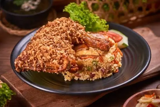 Ăn cơm gà xối mỡ có dễ vượt lượng calo của một bữa không?