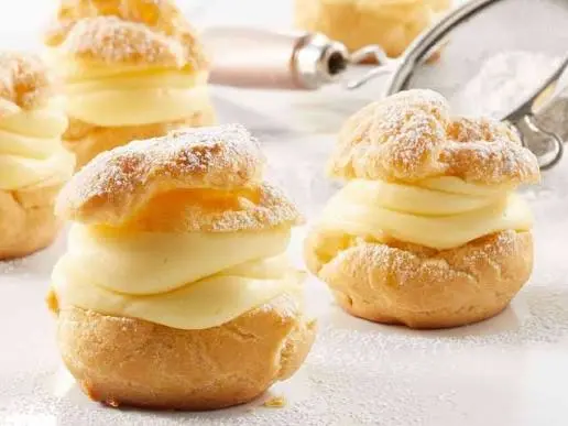 1 chiếc bánh su kem truyền thống bao nhiêu calo?