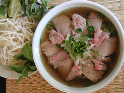 pho noodle soup calories