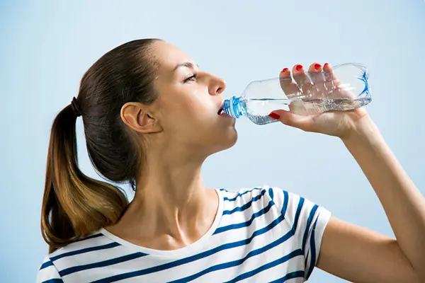 Tính lượng nước cần uống theo cân nặng như thế nào?