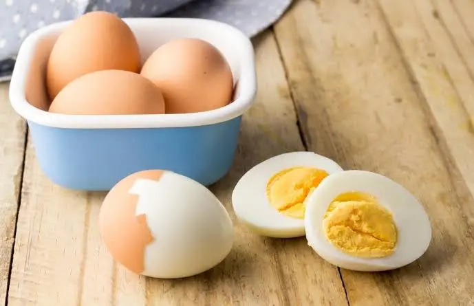 Mỗi nhóm tuổi và tình trạng sức khỏe nên ăn trứng thế nào?