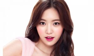 Điểm khác biệt của gương mặt V line là phần cằm thon gọn như hình chữ V.