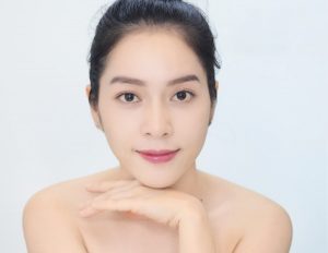 Khuôn mặt vline nhìn như chữ V xuôi về phía dưới cằm