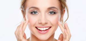 Filler giữ nước mạnh cũng có thể gây nên tình trạng sưng húp vùng mắt
