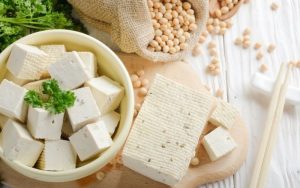 Cắt mí có được ăn đậu phụ không?