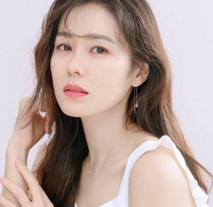 Những người phụ nữ có tướng nghệ thuật thiên phú thường chân mày lá liễu