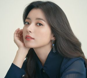 Phụ nữ lận đận tình duyên có cánh mũi mỏng, cằm nhọn