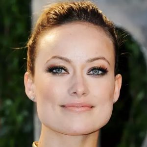 Phụ nữ có mặt hình vuông chữ điền nhìn kém thu hút và nặng nề