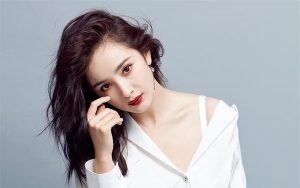 Những đôi mắt to sáng là đặc điểm điển hình của tướng mặt phụ nữ thông minh