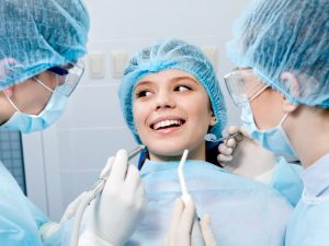 Trồng răng có đau không phụ thuộc vào tay nghề của bác sĩ nha khoa