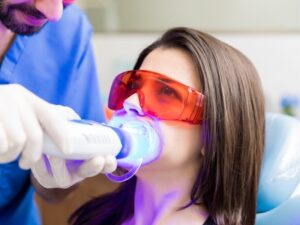 Tẩy trắng bằng laser tại các phòng khám nha khoa uy tín không nguy hiểm