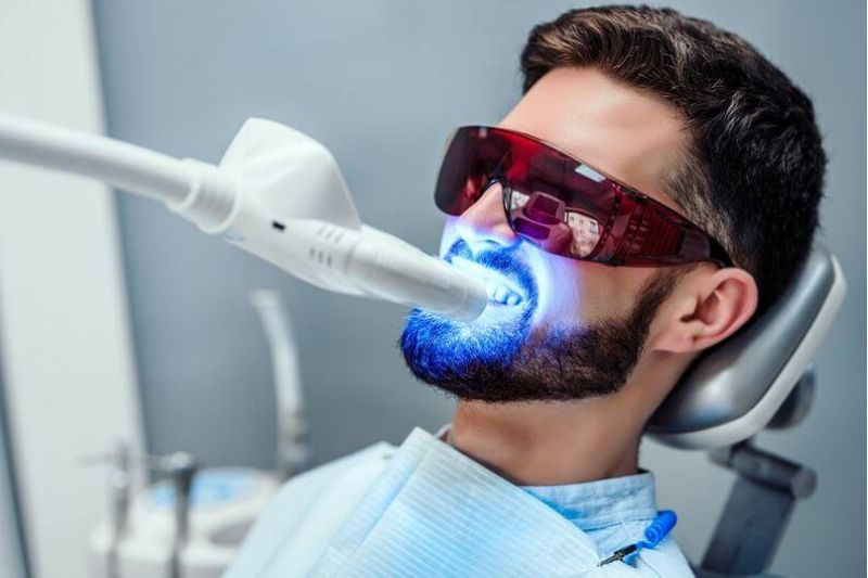Làm trắng răng bằng công nghệ tia Laser nhanh chóng và hiệu quả