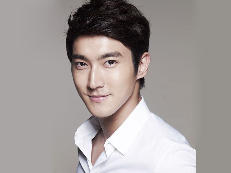 Khóe miệng hơi hướng lên giúp cho gương mặt trở nên tươi tắn, mang cảm giác vui vẻ, dễ chịu