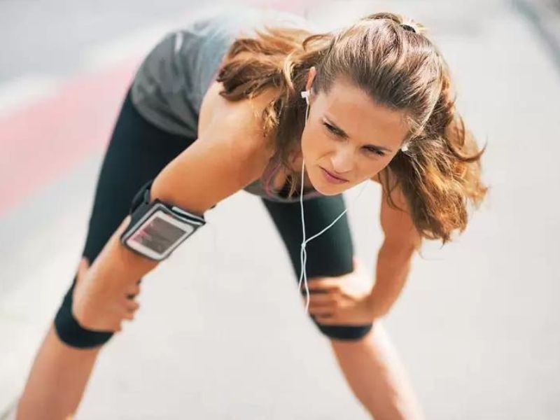 Bạn cần hạn chế vận động mạnh sau khi tiêm filler.