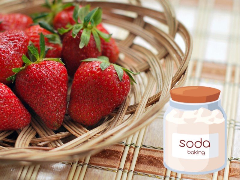 Trộn dâu tây và baking soda để làm trắng răng tại nhà