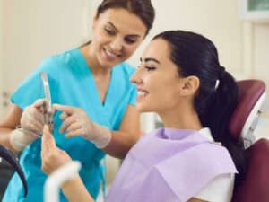 Tẩy trắng răng bằng laser whitening được nhiều người yêu thích