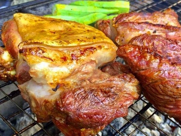 Có thể ăn thịt dê sau khi cắt mí