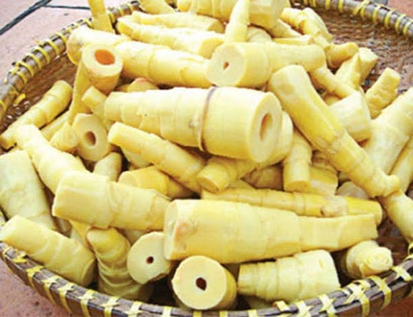 Tránh ăn măng quá nhiều sau cắt mí