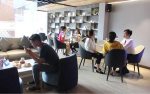 Khách hàng hoàn toàn yên tâm khi đến trải nghiệm dịch vụ chăm sóc da mặt tại Seoul Center