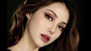 Trang điểm kiểu Tây cần vẽ mắt đậm